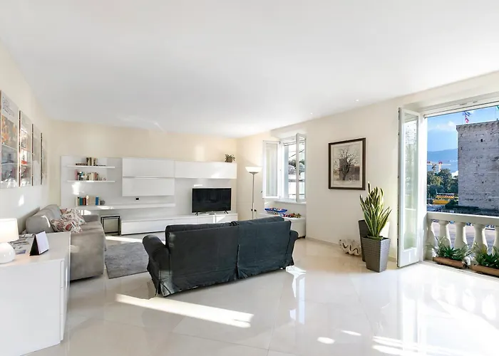 Life & View Luxury Apartment